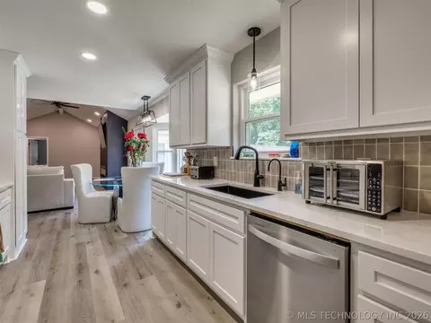 Kitchen - 4204 E 85th St, Tulsa, OK 74137 photo 9 of 10