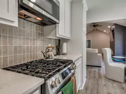 Kitchen - 4204 E 85th St, Tulsa, OK 74137 photo 6 of 10