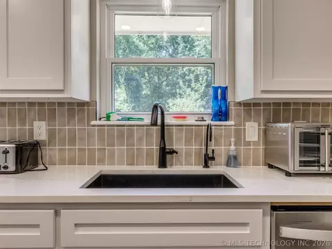Kitchen - 4204 E 85th St, Tulsa, OK 74137 photo 4 of 10
