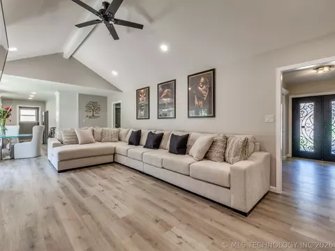 Living - 4204 E 85th St, Tulsa, OK 74137 photo 3 of 6