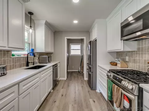 Kitchen - 4204 E 85th St, Tulsa, OK 74137 photo 1 of 10