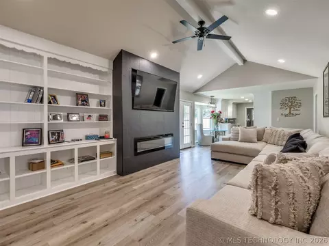 Living - 4204 E 85th St, Tulsa, OK 74137 photo 2 of 6