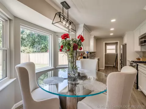 Dining - 4204 E 85th St, Tulsa, OK 74137 photo 2 of 4