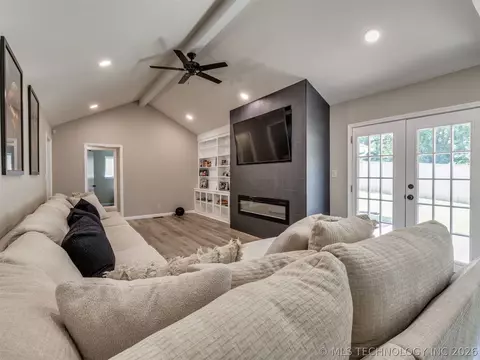 Living - 4204 E 85th St, Tulsa, OK 74137 photo 5 of 6