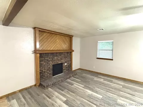 Living - 415641 E 1094, Eufaula, OK 74426 photo 3 of 4