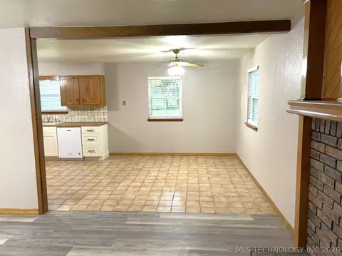Dining - 415641 E 1094, Eufaula, OK 74426 photo 1 of 1