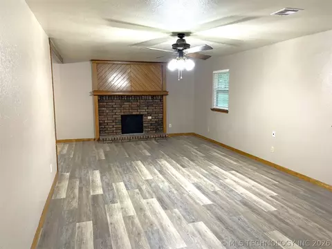 Living - 415641 E 1094, Eufaula, OK 74426 photo 1 of 4