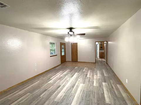 Living - 415641 E 1094, Eufaula, OK 74426 photo 4 of 4