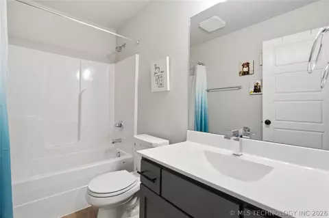 Bath - 3848 E 144th Pl S, Bixby, OK 74008 photo 2 of 2