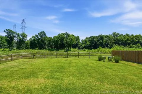 Exterior - 3848 E 144th Pl S, Bixby, OK 74008 photo 4 of 5