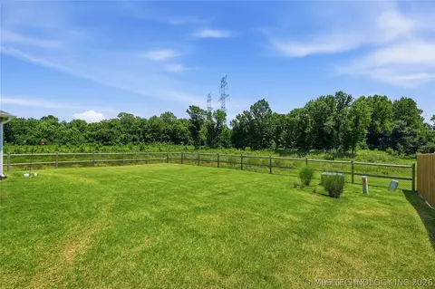 Exterior - 3848 E 144th Pl S, Bixby, OK 74008 photo 3 of 5