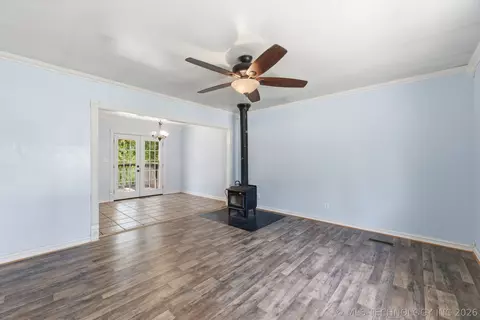 Living - 13685 E Crestview Dr, Claremore, OK 74019 photo 3 of 4