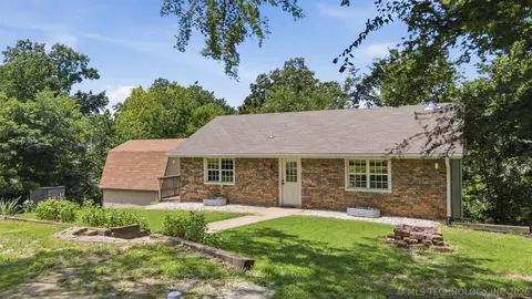 Exterior - 13685 E Crestview Dr, Claremore, OK 74019 photo 2 of 7