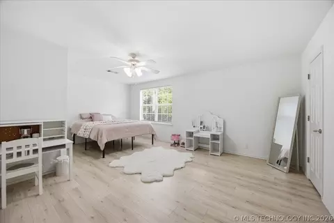 Bedroom - 8840 E 96th St, Tulsa, OK 74133 photo 6 of 8