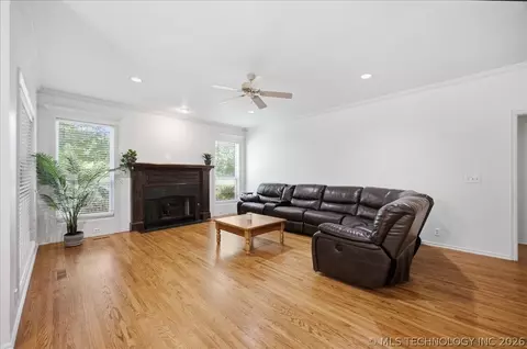 Living - 8840 E 96th St, Tulsa, OK 74133 photo 2 of 3