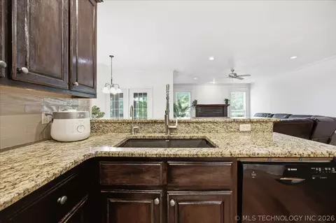 Kitchen - 8840 E 96th St, Tulsa, OK 74133 photo 5 of 5