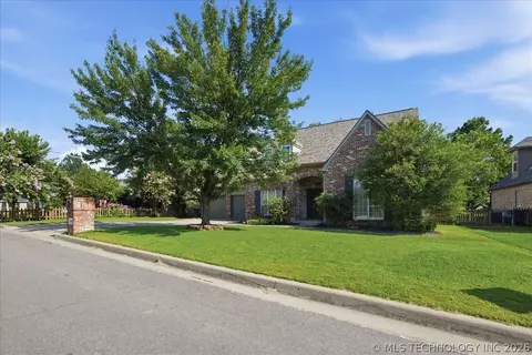 Exterior - 8840 E 96th St, Tulsa, OK 74133 photo 4 of 10