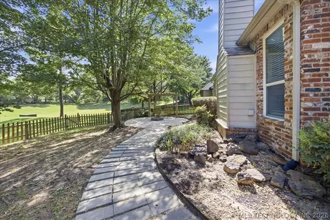 Exterior - 8840 E 96th St, Tulsa, OK 74133 photo 8 of 10