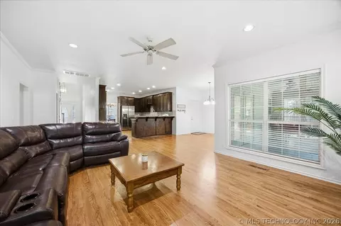 Living - 8840 E 96th St, Tulsa, OK 74133 photo 3 of 3