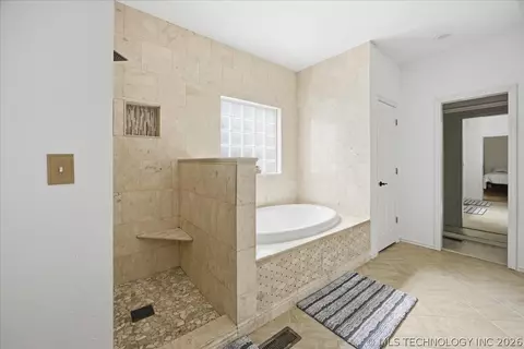 Bath - 8840 E 96th St, Tulsa, OK 74133 photo 4 of 12