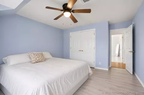 Bedroom - 8840 E 96th St, Tulsa, OK 74133 photo 5 of 8