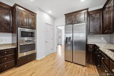 Kitchen - 8840 E 96th St, Tulsa, OK 74133 photo 3 of 5