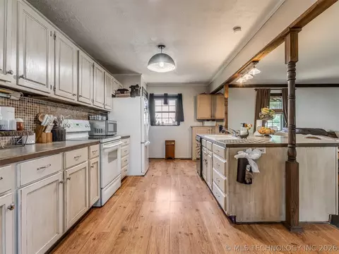 Kitchen - 95 Bryan St, Pryor, OK 74361 photo 2 of 2