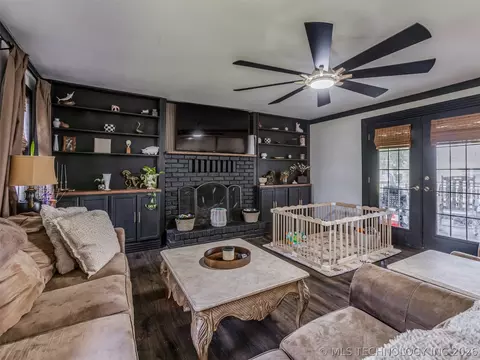 Living - 95 Bryan St, Pryor, OK 74361 photo 1 of 1