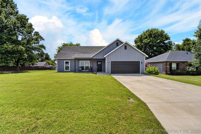 100 N Eufaula Ave, Coweta, OK 74429