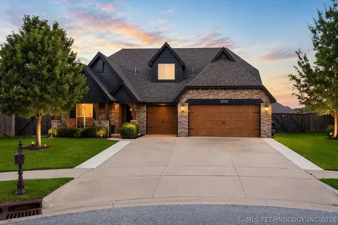 2102 E 132nd St S, Bixby, OK 74008