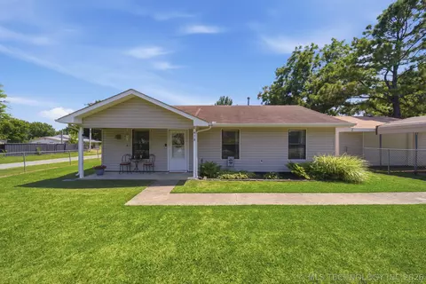 418 E 3rd St, Beggs, OK 74421