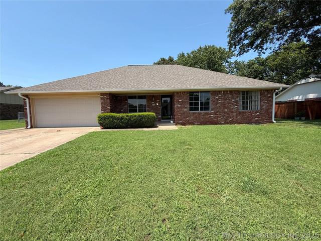 808 W Twin Oaks Dr, Broken Arrow, OK 74011
