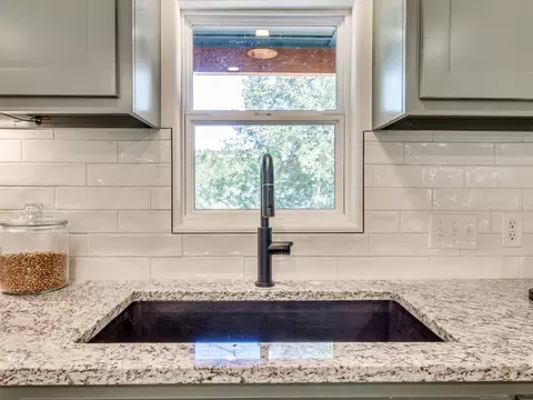 Kitchen - 26370 N 4530 Rd, Bernice, OK 74331 photo 9 of 12