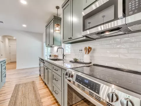 Kitchen - 26370 N 4530 Rd, Bernice, OK 74331 photo 6 of 12