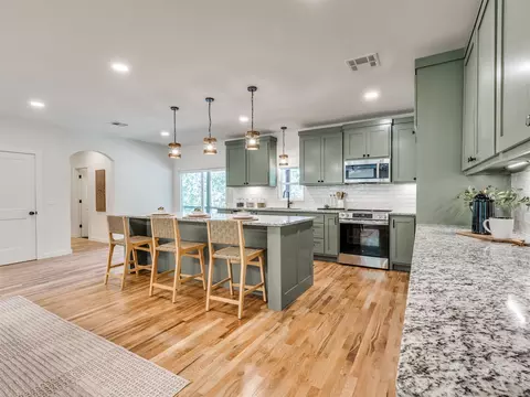 Kitchen - 26370 N 4530 Rd, Bernice, OK 74331 photo 4 of 12