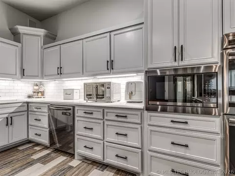 Kitchen - 353800 E 5400 Rd, Maramec, OK 74045 photo 5 of 9