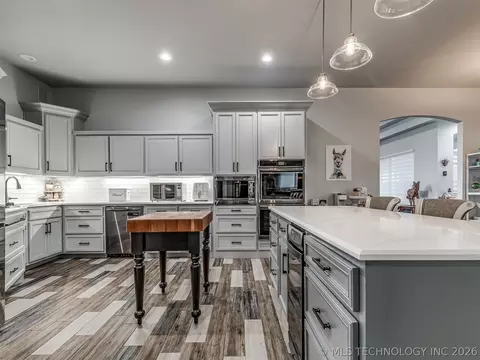 Kitchen - 353800 E 5400 Rd, Maramec, OK 74045 photo 4 of 9