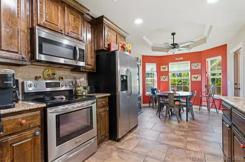 Kitchen - 308 Hidden, Ardmore, OK 73401 photo 2 of 2