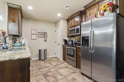 Kitchen - 308 Hidden, Ardmore, OK 73401 photo 1 of 2