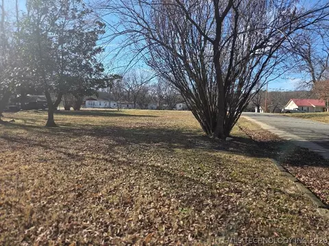 403 W Grand, Eufaula, OK 74432 photo 3