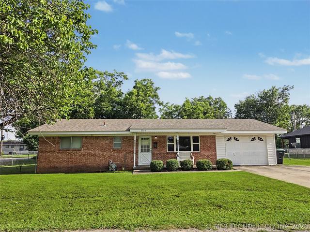 1704 Evans St, Tahlequah, OK 74464