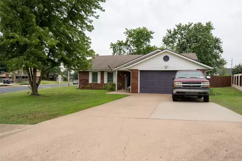 2101 Jefferson Pl, Bartlesville, OK 74006
