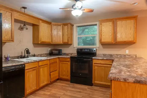Kitchen - 151 E 4th, Durant, OK 74701 photo 2 of 2