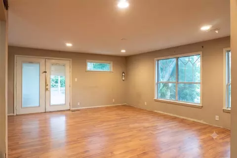 Living - 151 E 4th, Durant, OK 74701 photo 2 of 6