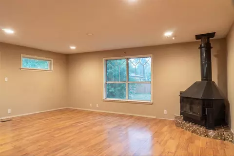 Living - 151 E 4th, Durant, OK 74701 photo 4 of 6