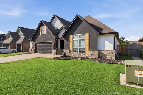 6776 E 127th St S, Bixby, OK 74008