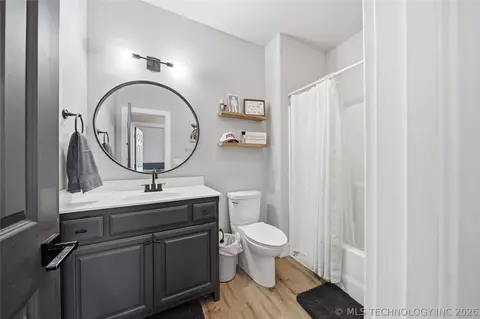 Bath - 6776 E 127th St S, Bixby, OK 74008 photo 3 of 3