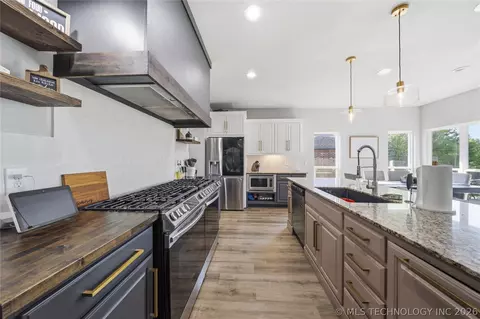 Kitchen - 6776 E 127th St S, Bixby, OK 74008 photo 1 of 3