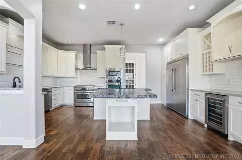 Kitchen - 12014 S Kingston Pl, Tulsa, OK 74137 photo 2 of 10