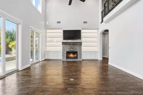 Living - 12014 S Kingston Pl, Tulsa, OK 74137 photo 2 of 9